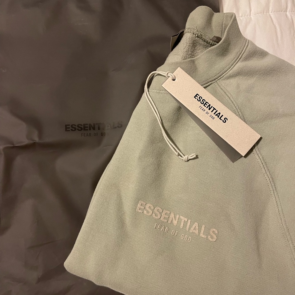 Essentials Sweatshirt - Picture 5 of 5